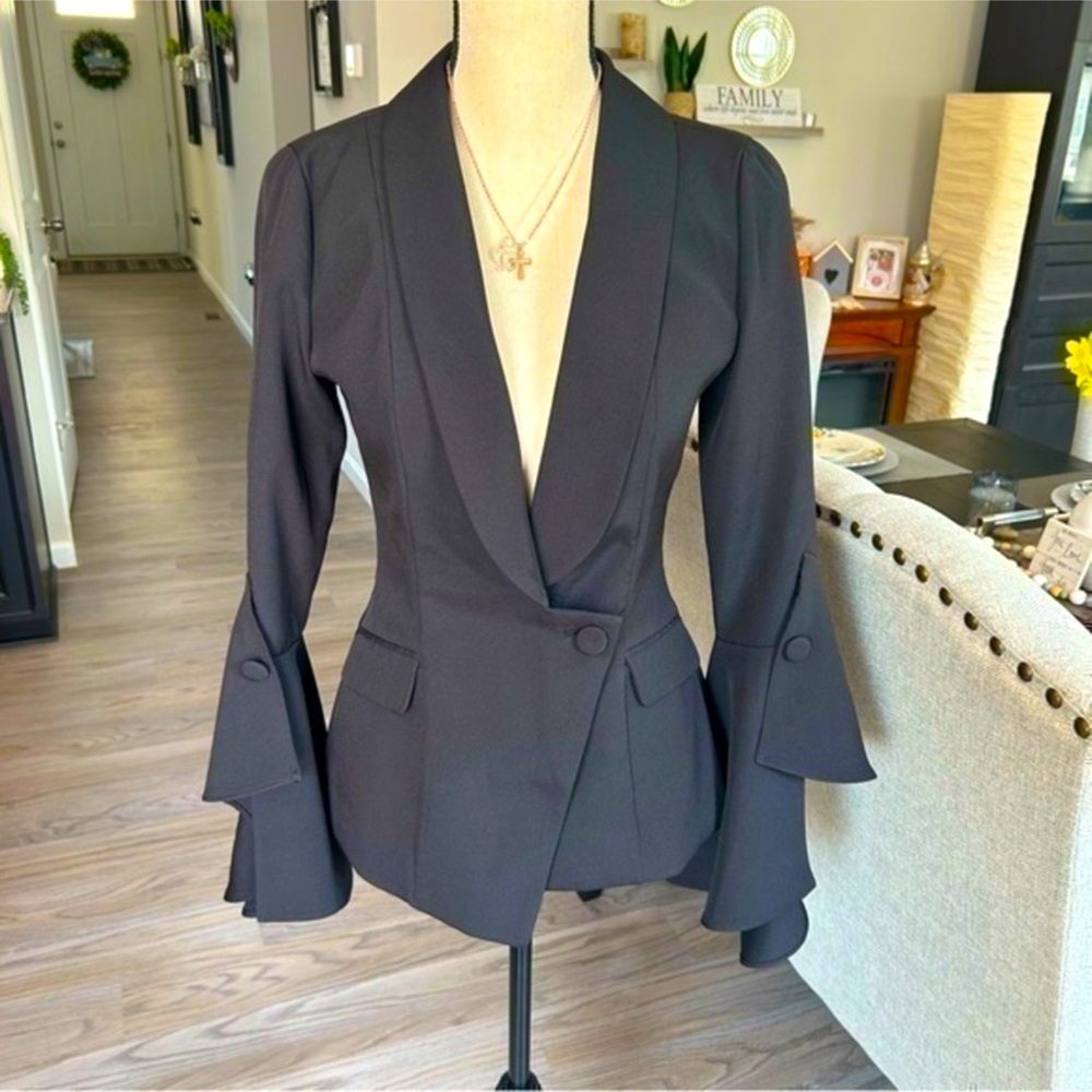 ✨ASOS Lavish Alice Black Asymmetric Ruffle Sleeve Blazer